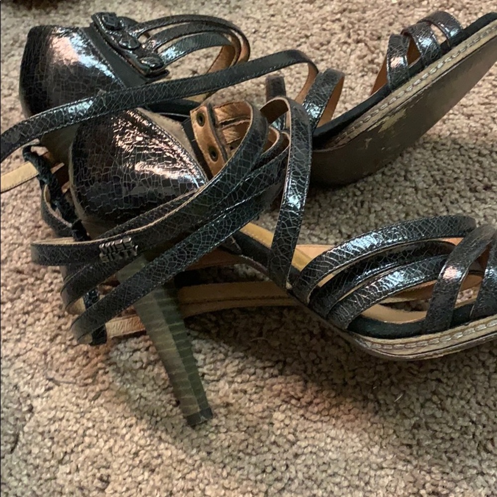 Shoes - Picture 5 of 6